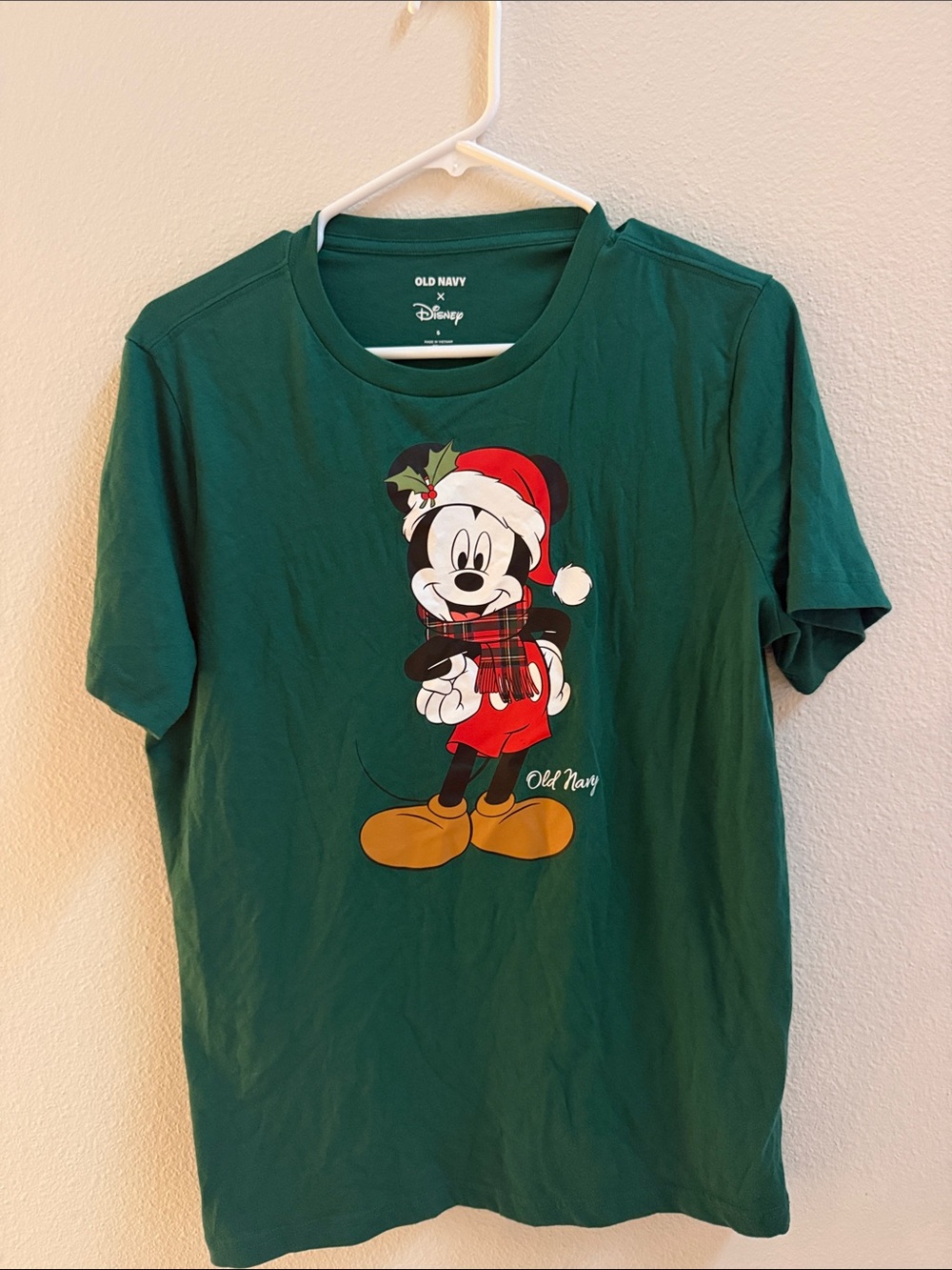 Old Navy x Disney Mickey Mouse Christmas T-Shirt Green Holiday Graphic Tee